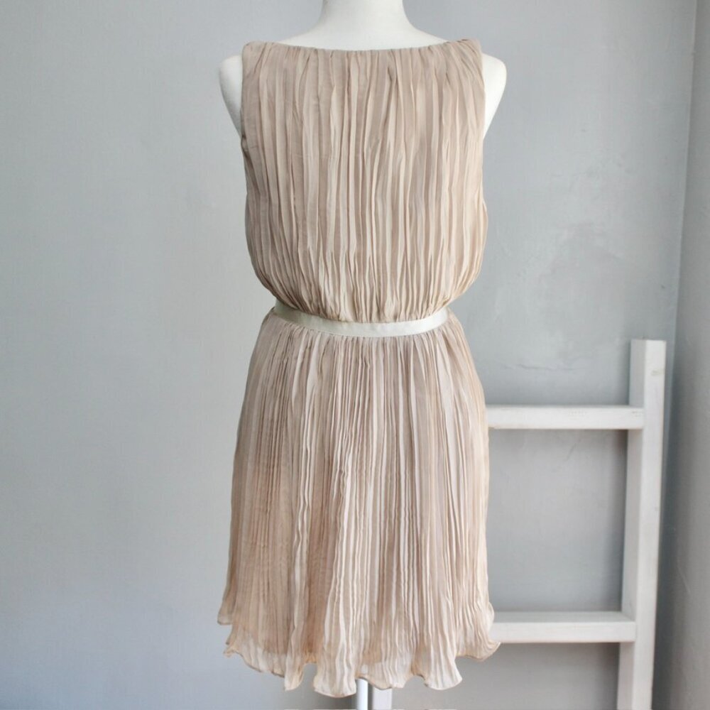 BB Dakota Cream Champagne Pleated V-Neck Sleeveless Mini Party Dress Size 8 - Picture 2 of 9